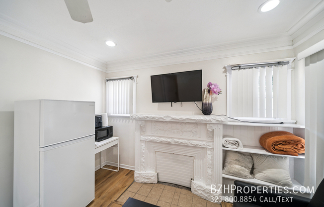 1163 W 38th St