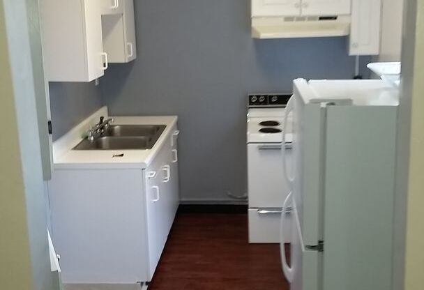 2 beds, 1 bath, $1,600, Unit 2