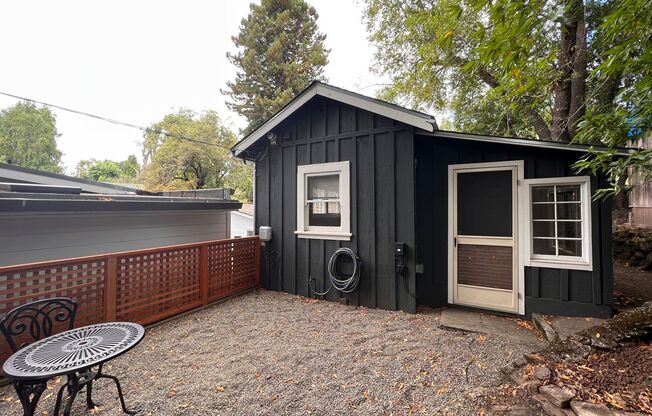 CHARMING STUDIO COTTAGE HOME WITH PRIVATE YARD