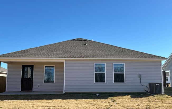 3 beds, 2 baths, $1,595