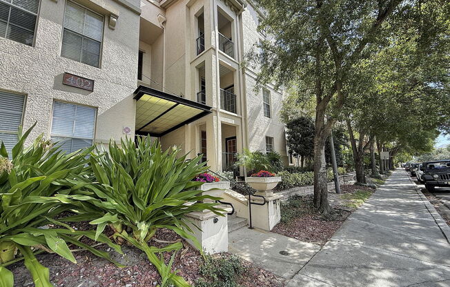 402 S Armenia Ave. #133