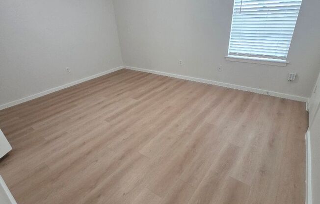 1 bed, 1 bath, 700 sqft, $999, Unit ELP2202-142