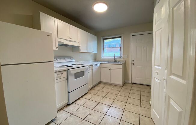 2 beds, 1 bath, $975, Unit Unit 8