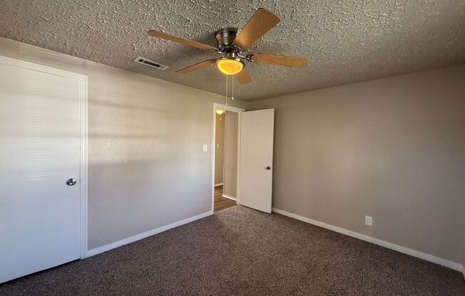 3 beds, 1 bath, $965