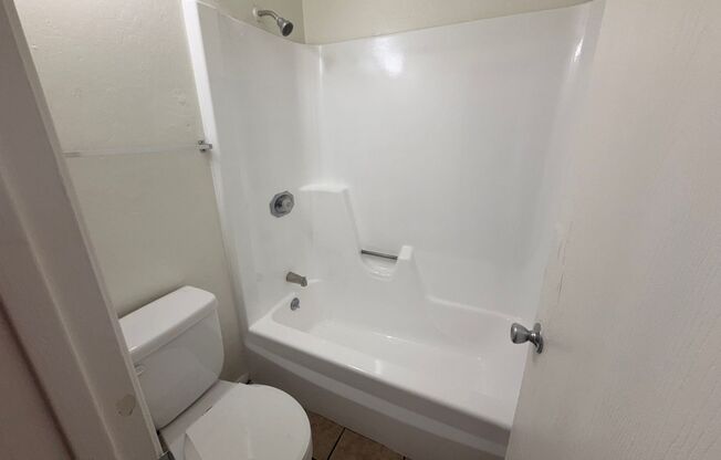 1 bed, 1 bath, 570 sqft, $899, Unit 16621-13