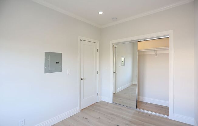 2 beds, 1 bath, $2,200, Unit # 17