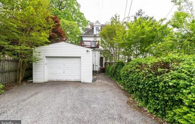 720 Gladstone Avenue - Roland Park