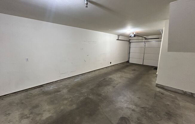 Gorgeous 2 bedroom 2 bath townhome available now!