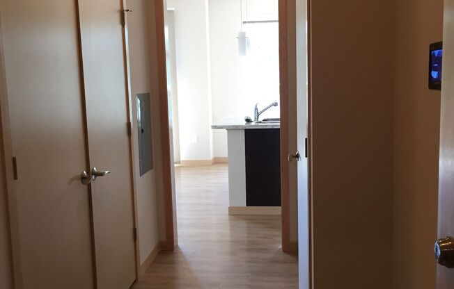 Studio, 1 bath, 515 sqft, $1,630, Unit 902-404