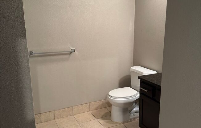 2 beds, 2 baths, $1,150, Unit Walnut A103