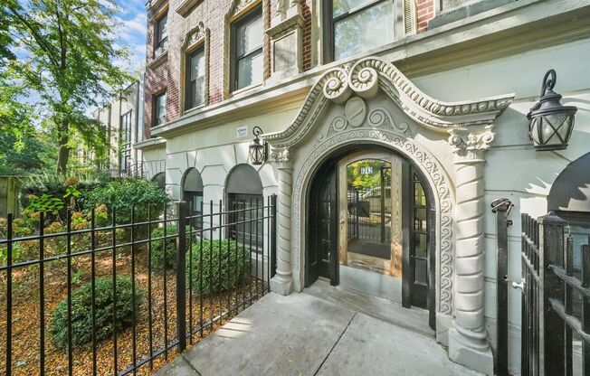 Studio, 1 bath, 402 sqft, $1,295, Unit 205