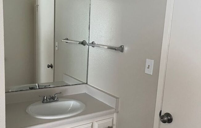 2 beds, 2 baths, 975 sqft, $1,675, Unit 817-60