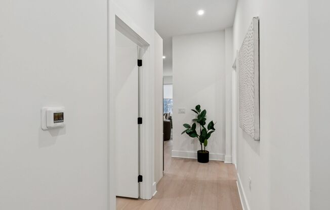 2 beds, 1 bath, 800 sqft, $1,872, Unit 315