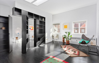 405 W 21 ST