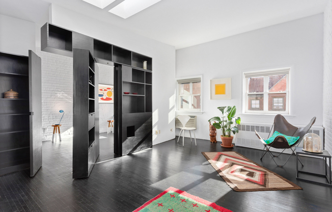 405 W 21 ST