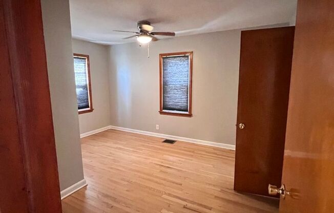 2 beds, 1 bath, 850 sqft, $1,800, Unit 1300-Lower