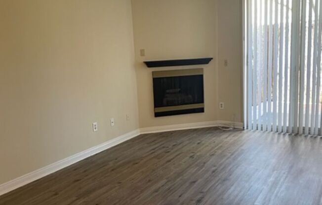 1 Bedroom, 1 Bathroom North Hollywood Condominium for Lease!
