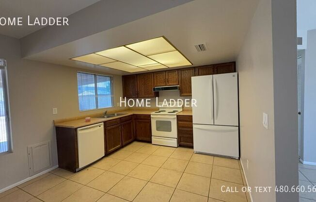 3213 E HARTFORD AVE