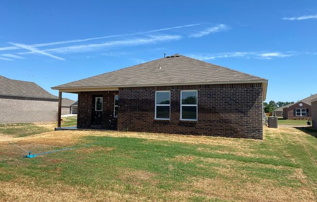 3 beds, 2 baths, $1,650