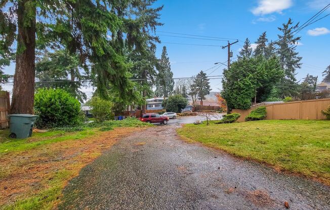Cozy rambler with large outdoor space!!!