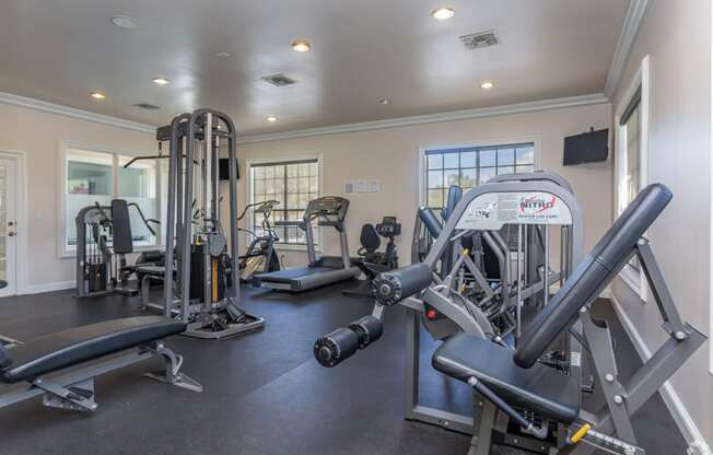 the gym at the whispering winds apartments in pearland, tx