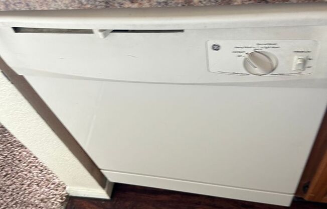 2 beds, 1 bath, 861 sqft, $970, Unit 04