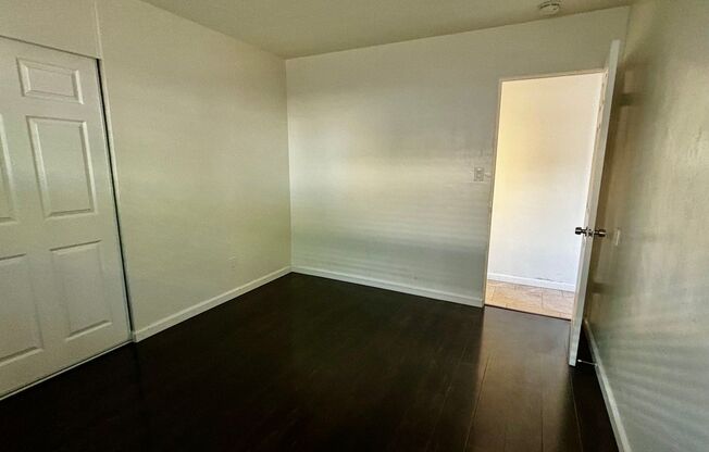 2 beds, 1 bath, $2,000, Unit E