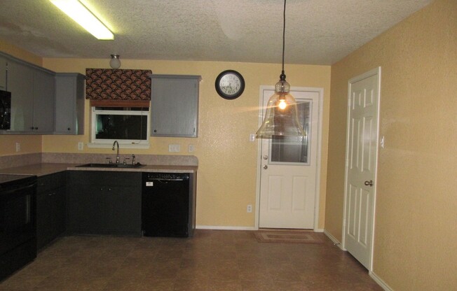 3 beds, 2 baths, $1,575