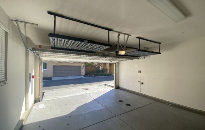 Beautiful and Sunny Home in Roseville Awaits! - Available 10/21/25- Viewings by appointment only!