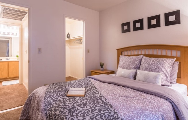Cantera spacious bedrooms with bathrooms and nice lighting