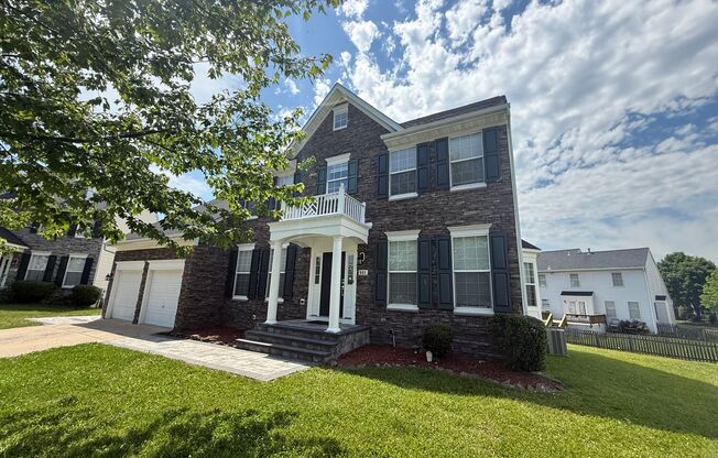 Luxurious Single Family Home in Emerald Farm