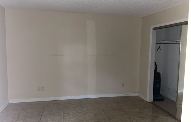 1 bed, 1 bath, $1,200, Unit B1