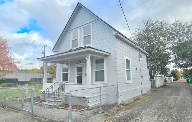 2 story, 3bed/1bath Georgetown Gem