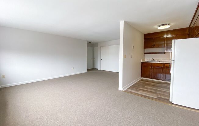 1 bed, 1 bath, $1,300, Unit D-34