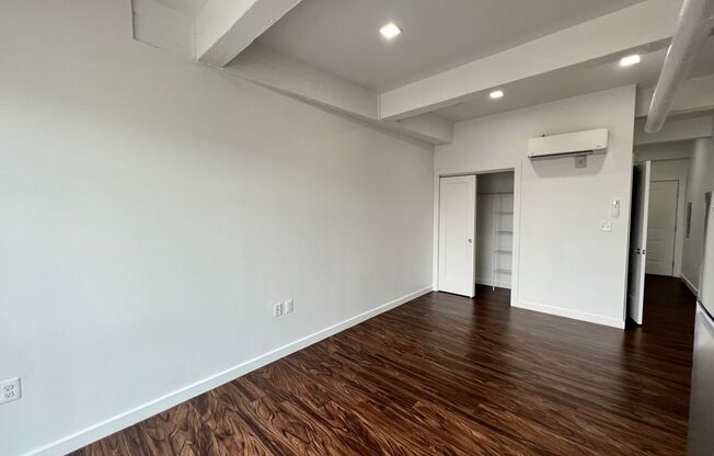 Studio, 1 bath, 403 sqft, $1,404, Unit 304