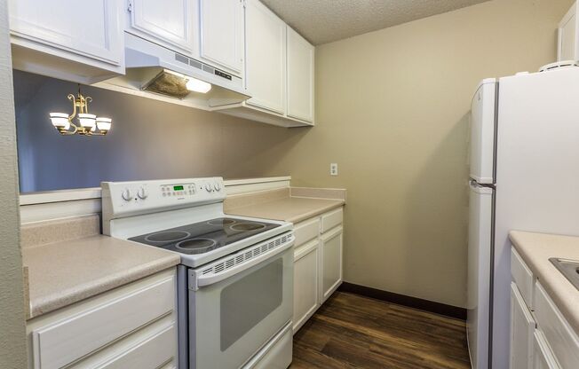 3 beds, 1 bath, $1,650, Unit # 321