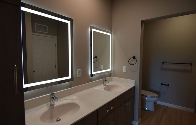 1 bed, 1 bath, 816 sqft, $1,725, Unit 5604-317