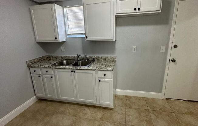 2 beds, 1 bath, 900 sqft, $900, Unit 1765