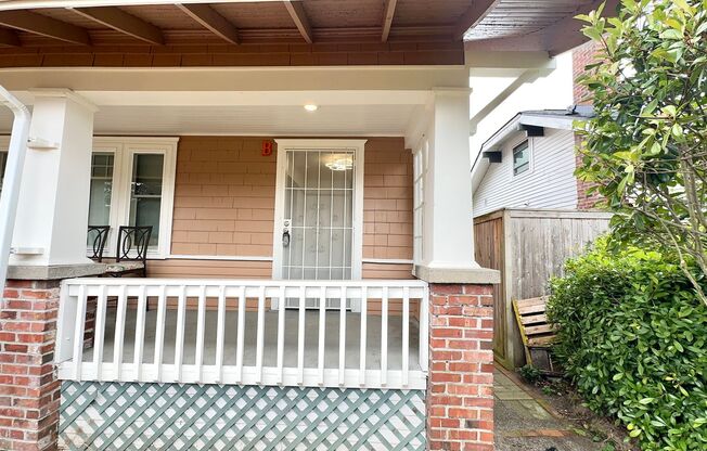 Charming 3-Bedroom Duplex in Tacoma