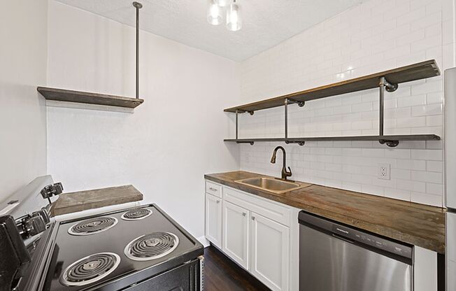 1 bed, 1 bath, $995, Unit 4300 5
