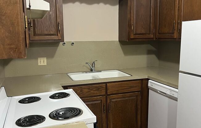 Century House Apts. (909 N. 48th Ave.)