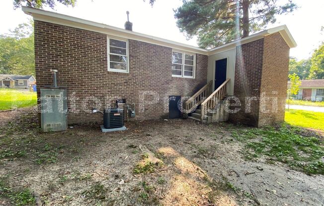 3 beds, 1 bath, $1,095