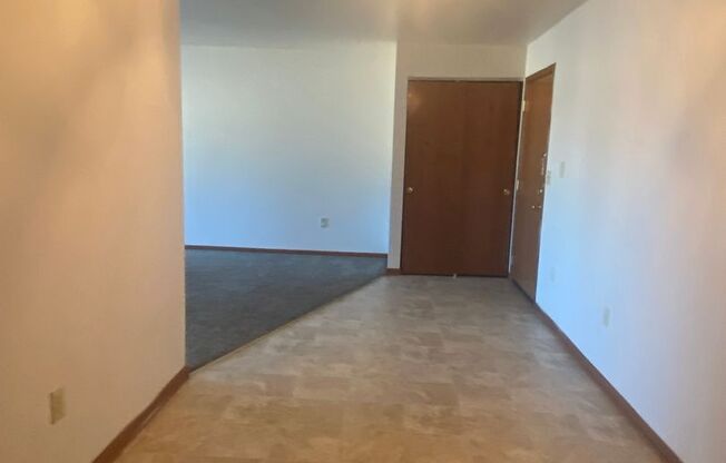 2 beds, 1 bath, 951 sqft, $1,299, Unit 5166 C07