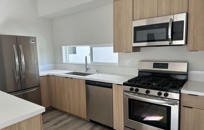 3 beds, 3.5 baths, 1,963 sqft, $4,045, Unit 5458