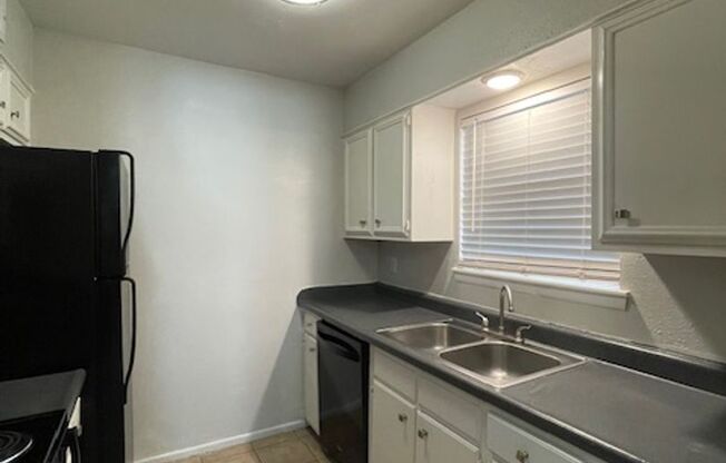 2 beds, 2 baths, 931 sqft, $1,195, Unit 02-0216