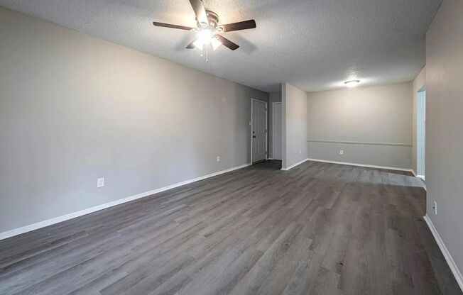 2 beds, 1 bath, 880 sqft, $950, Unit W-1