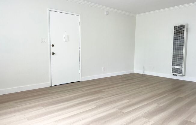 2 beds, 1 bath, $2,350, Unit 2224 1/2