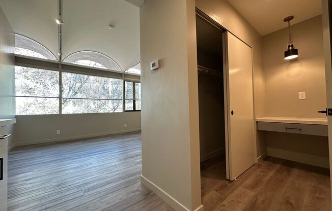 Studio, 1 bath, 425 sqft, $1,750, Unit 302