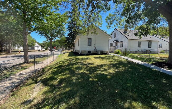 Phenomenal 2 Bedroom House in St. Paul Neighborhood! APPLY TODAY!