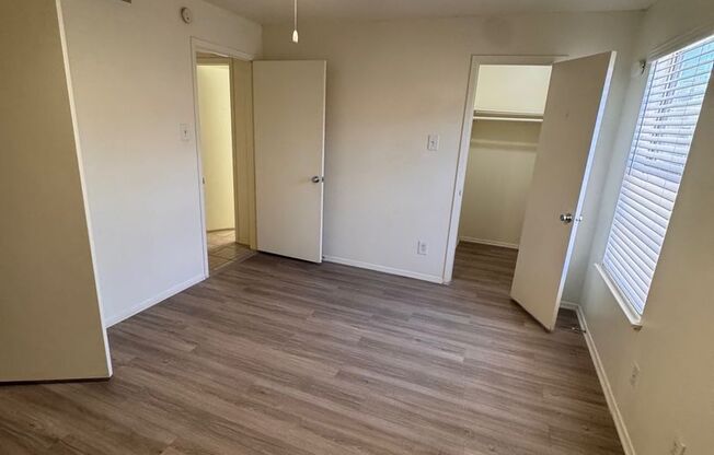 1 bed, 1 bath, 700 sqft, $1,024, Unit LAW11-221